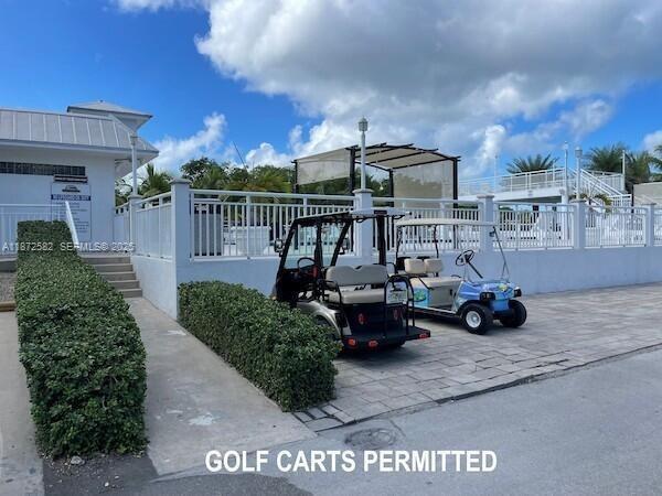 Building Photo - 325 Calusa St