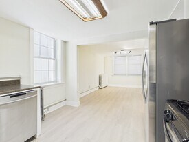 Building Photo - 1541 W Barry Ave