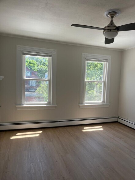 Building Photo - 152 Forest St