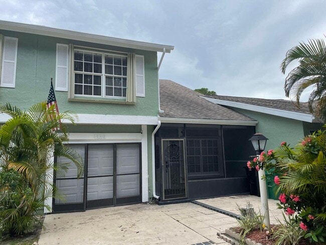 Primary Photo - 1325 SE Rivergreen Cir