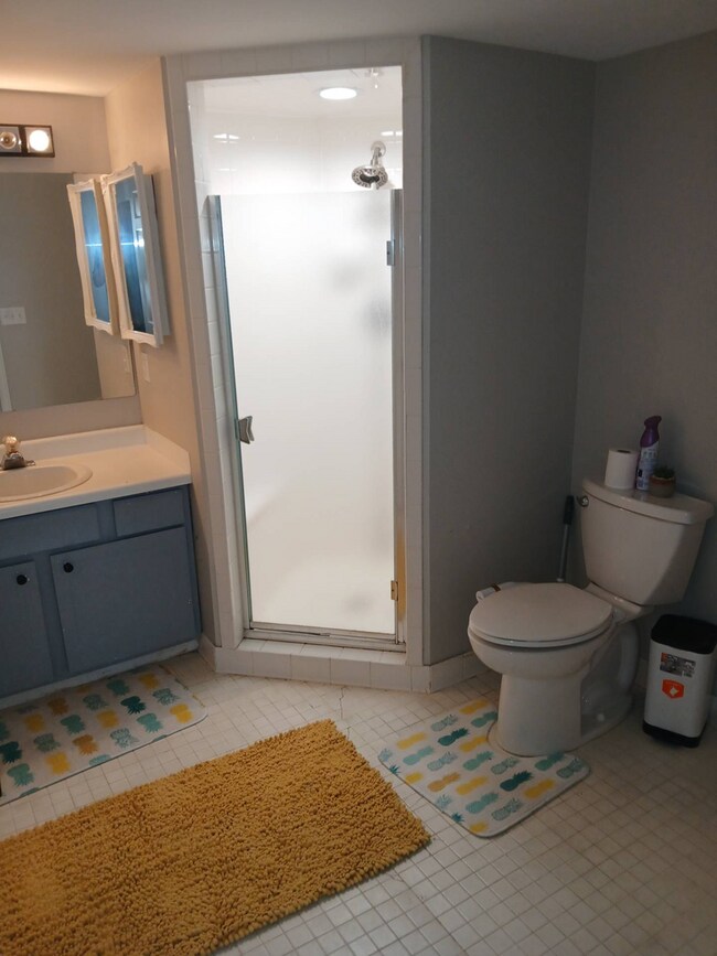 Building Photo - Spacious Furnished Condo Located in Sylvan...
