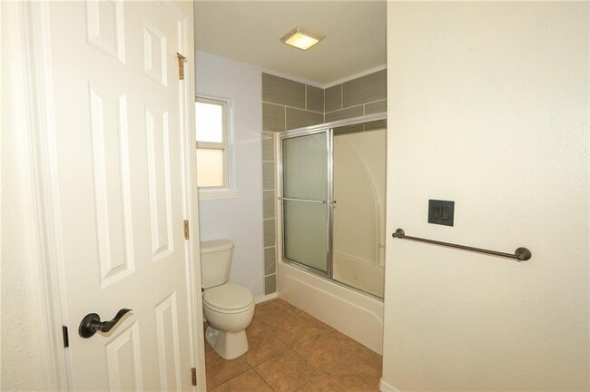 Building Photo - 900 SW River Rock St