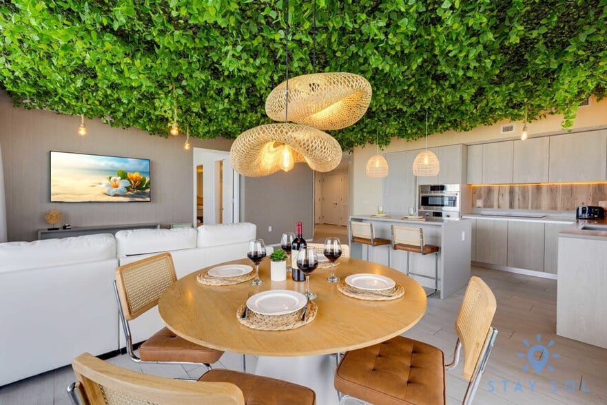 Building Photo - 4010 S Ocean Dr