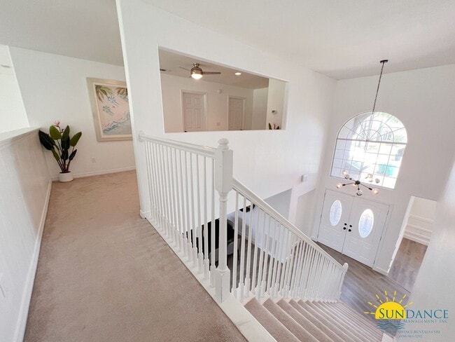 Building Photo - Custom Furnished 4 bed 3.5 bath in Emerald Bay!