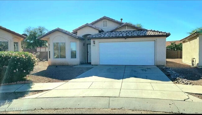 Primary Photo - 2915 N River Creek Pl