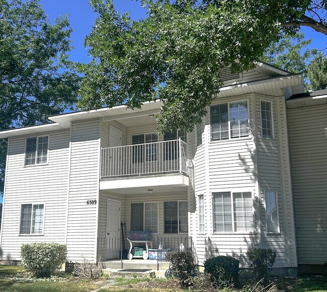 Building Photo - 6589 W Lucky Ln