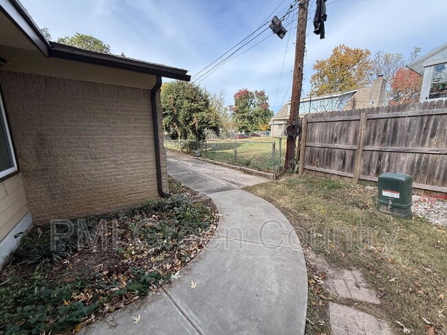 Building Photo - 2019 S Gum Ave