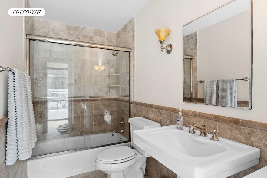 Building Photo - 26 Woodland Way