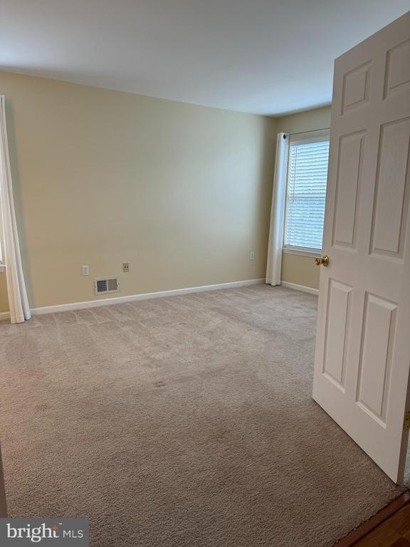 Building Photo - 2 Village Ct