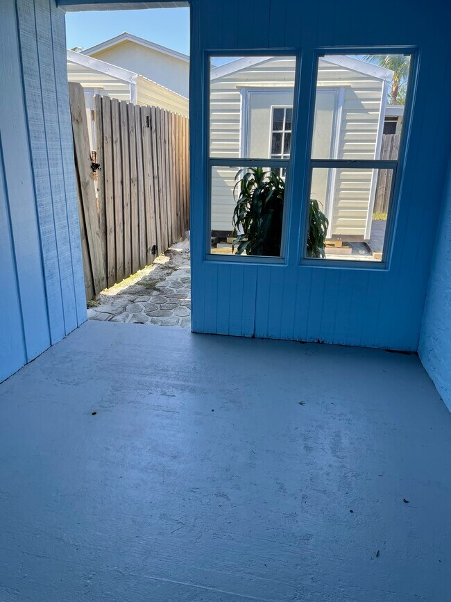 There's an enclosed patio area - 7669 SE James St