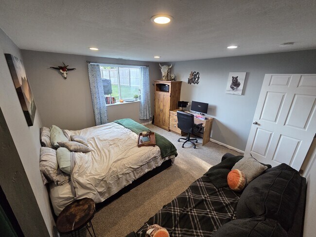 Building Photo - 4121 Mockingbird Ln