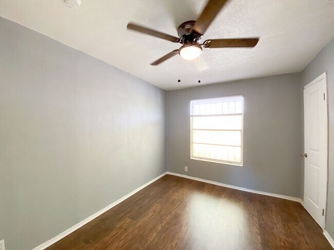 Building Photo - UNIVERSITY PARK