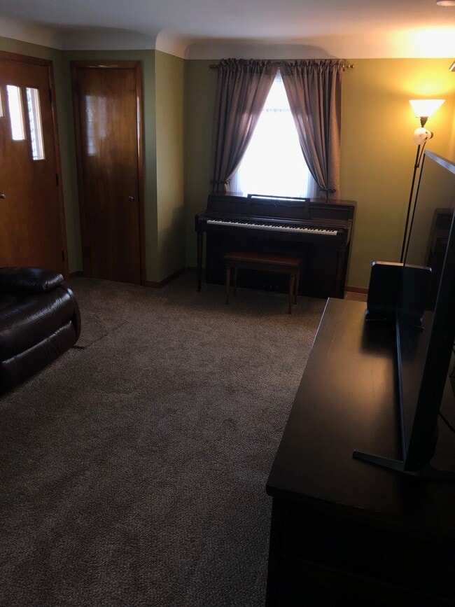 Building Photo - Beautiful 3 Bedroom Home For Rent in Millcreek!