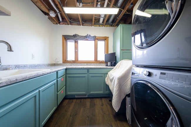 Building Photo - 8564 Lincoln St