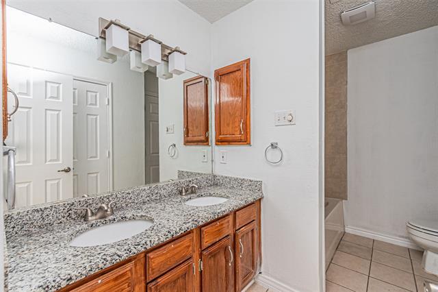 Building Photo - 2606 Hollow Bend