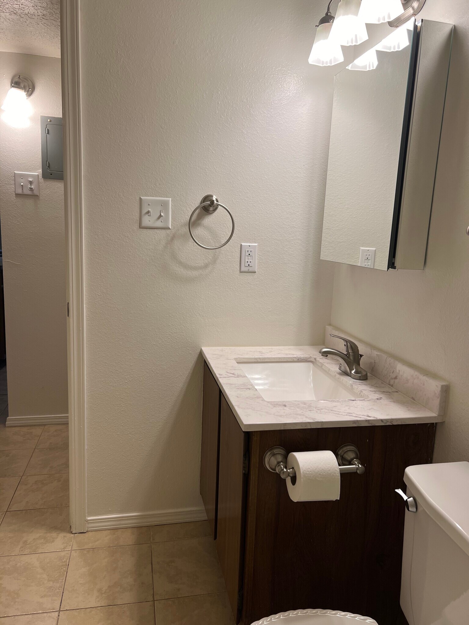 Building Photo - 629 Kingman Ave