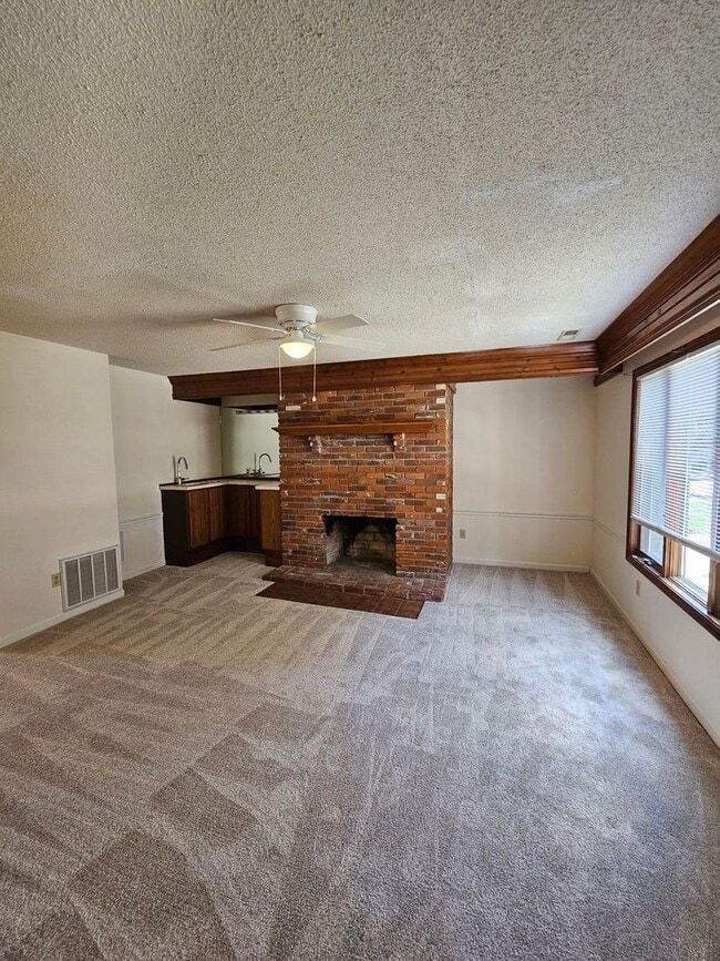 Building Photo - 3 Bed/ 2.5 Bath- Village South Condominiums