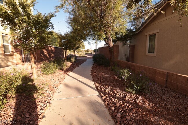 Building Photo - 5940 Feral Garden St