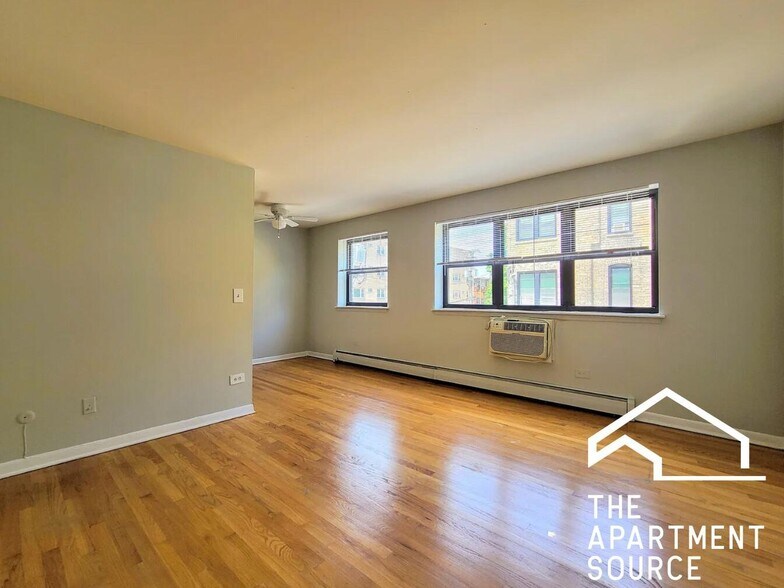 Building Photo - 510 W Briar Pl