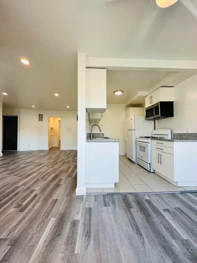 Building Photo - 2025 S Shenandoah St