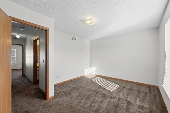 Building Photo - Modern 3 BR Townhome in North Normal—Low Maintenance, High Comfort!
