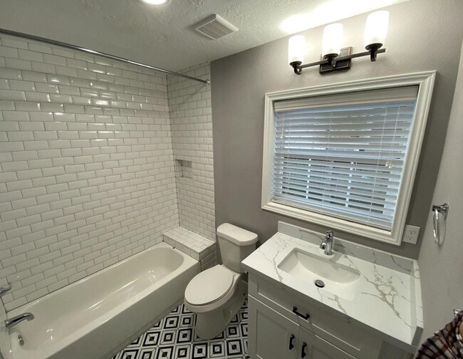 Building Photo - 2802 Palm St