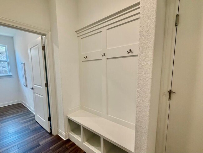 Building Photo - 125 Slenderleaf Dr