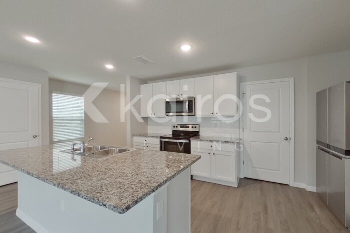 Building Photo - 8590 SW 43rd Ter