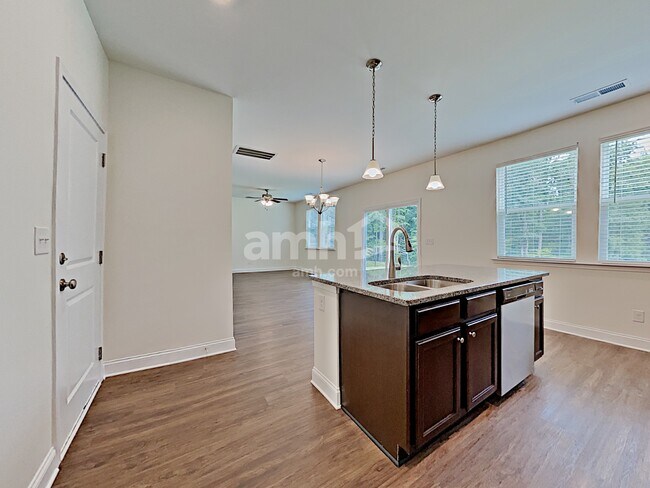 Building Photo - 141 Willowbrook Dr