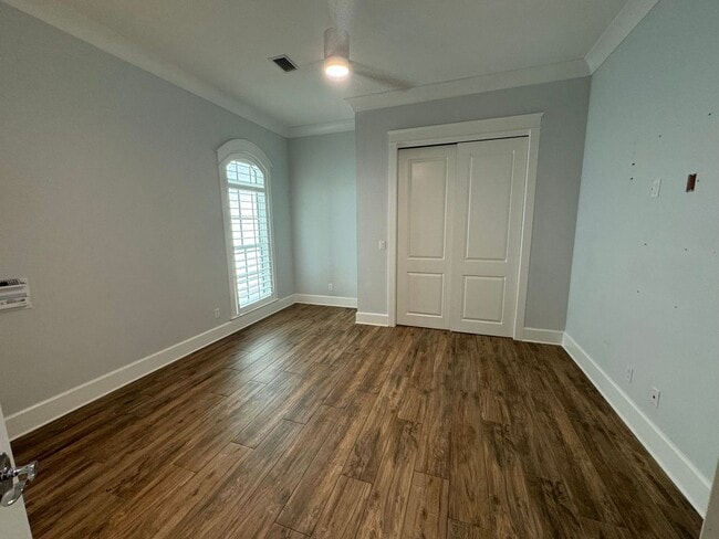 Building Photo - Grand Point East - 4 Bedroom, 3 Bathroom w...