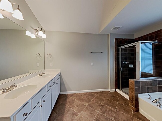 Building Photo - 2184 Longmont Dr