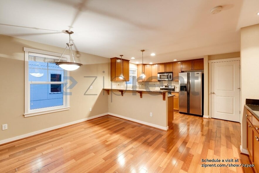 Building Photo - 9506 Interlake Ave N