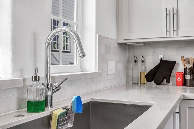 Building Photo - 4128 Willowbend Blvd