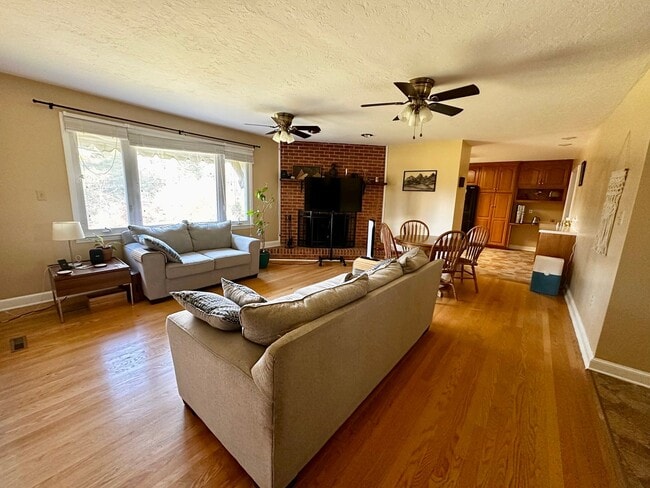 Building Photo - Beautiful Home in Christiansburg