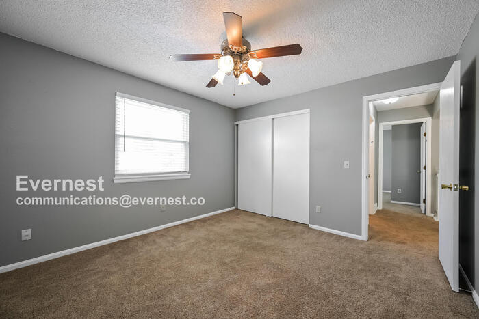 Building Photo - 3904 S Espana St