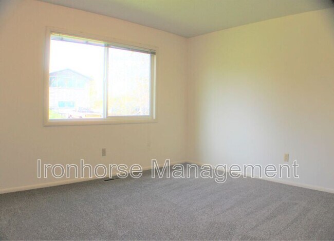 Building Photo - 411 N 16th Ave