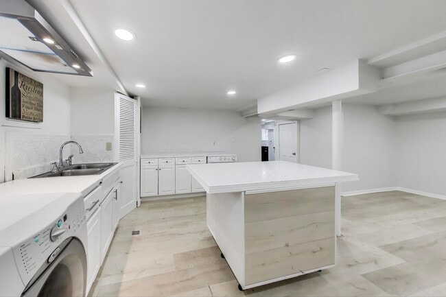 Building Photo - 4118 Prairie Ave