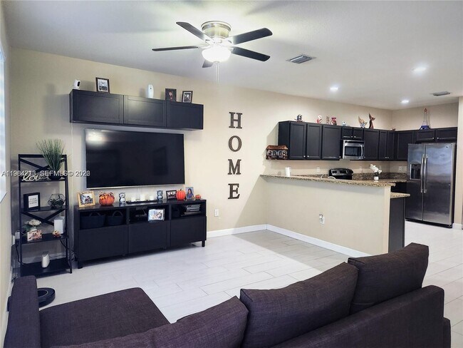 Building Photo - 11887 SW 150th Pl