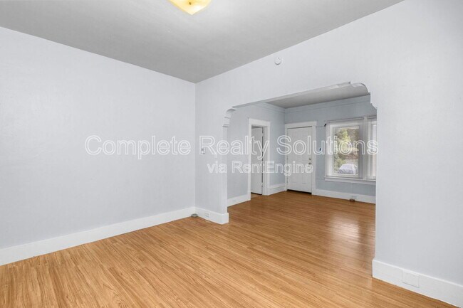 Building Photo - 8896 Alva Ave