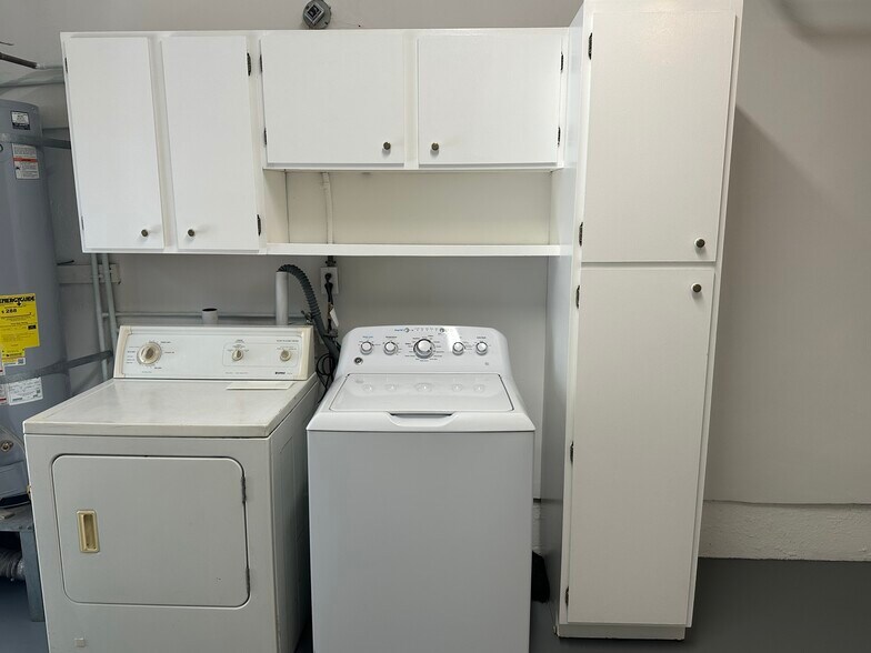 Laundry room - 17935 Tiara St