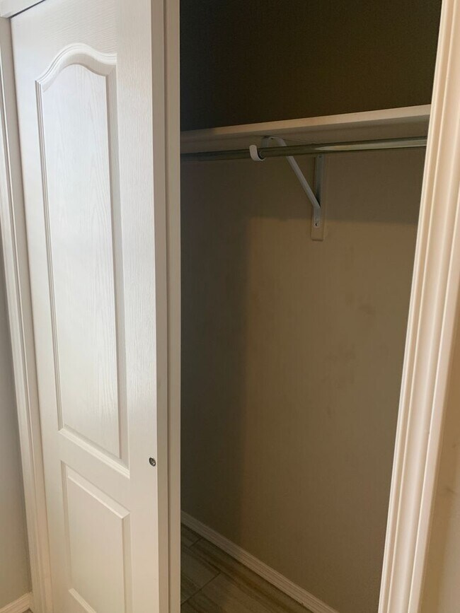 Building Photo - Newer Home in  Metro Park Village