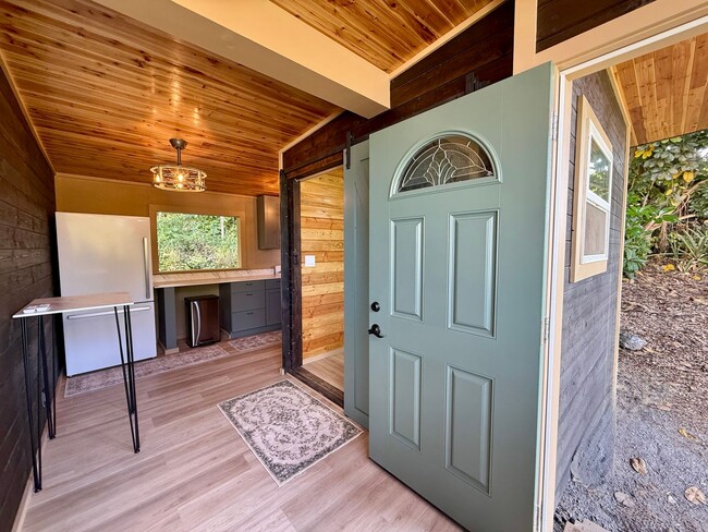 Building Photo - 1 Bedroom Cozy Cabin