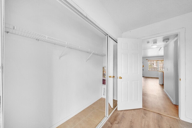 Building Photo - 127 Westbury E