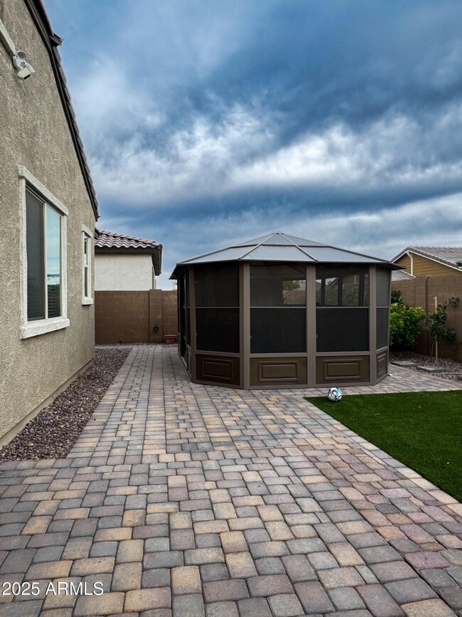 Building Photo - 2516 E King Bird Dr