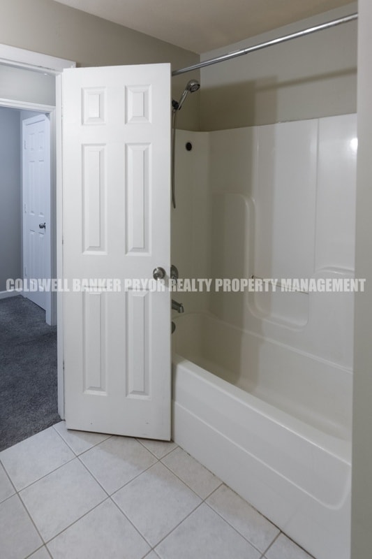 Building Photo - 505 Bruning Ln