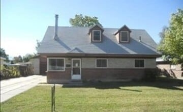 Building Photo - Large 4 Bed 2 Bath with Extra Large 2 Car ...