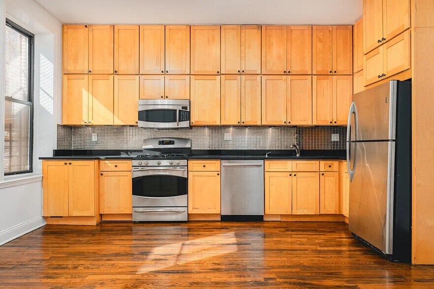 Building Photo - 207 Central Pk N