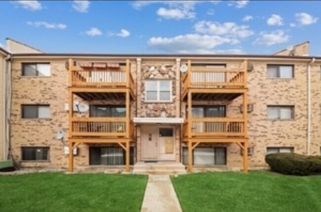 Primary Photo - 5117 N East River Rd