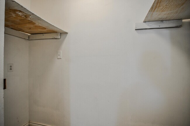 Building Photo - 2641 E Baylor St