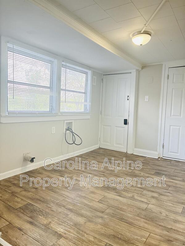 Building Photo - 721 S Church St